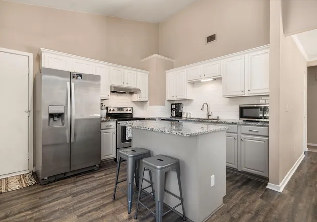 Homes for sale in Charleston, SC | 1160 Shoreham Rd, Charleston, SC 29412 | MLS# 26014923