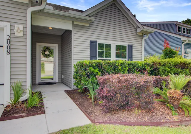 Photo 1 of Single family home for sale at 2008 Welsh Pony Dr, Mount Pleasant, SC 29429 | MLS# 25013605 | Listing updated on 2025-12-24