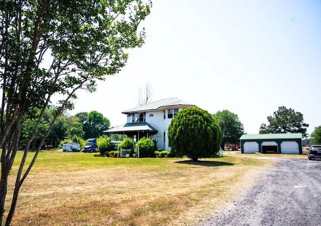 Homes for sale in Eutawville, SC | 13264 Old Number Six Hwy, Eutawville, SC 29048 | MLS# 26012917