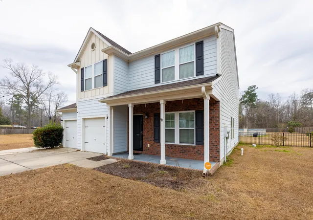 Photo 3 of Single family home for sale at 106 Scotland Dr, Summerville, SC 29483 | MLS# 26002965 | Listing updated on 2026-08-04