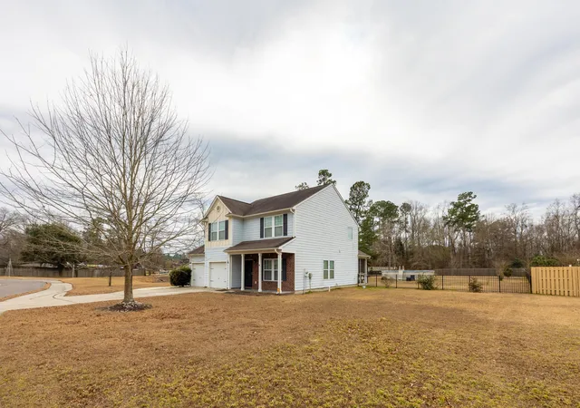 Photo 4 of Single family home for sale at 106 Scotland Dr, Summerville, SC 29483 | MLS# 26002965 | Listing updated on 2026-08-04