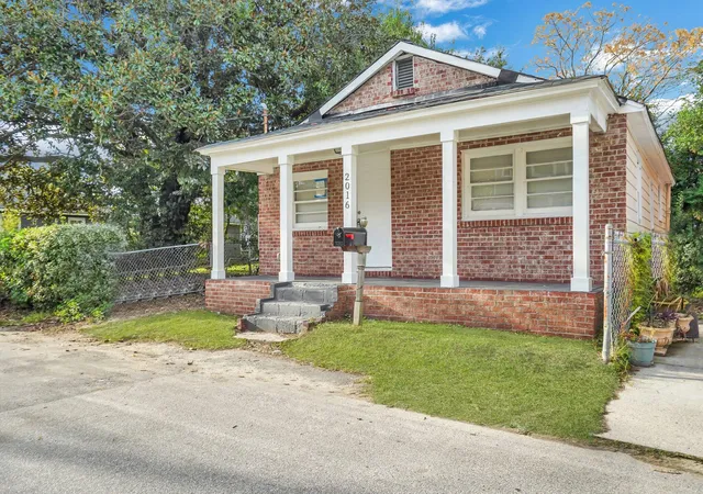 Photo 1 of Single family home for sale at 2016 Echo Ave, North Charleston, SC 29405 | MLS# 24028890 | Listing updated on 2026-05-27