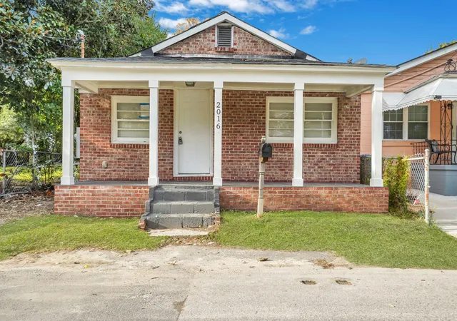 Photo 2 of Single family home for sale at 2016 Echo Ave, North Charleston, SC 29405 | MLS# 24028890 | Listing updated on 2026-05-27