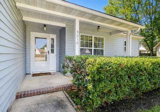 Photo 1 of Single family home for sale at 9010 Blitzen Ct, Charleston, SC 29406 | MLS# 26022225 | Listing updated on 2026-09-11
