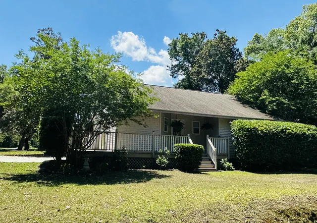 Homes for sale in Charleston, SC | 2041 Woodland Shores Rd, Charleston, SC 29412 | MLS# 26013477