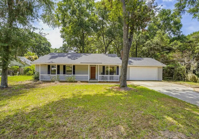 Photo 1 of Sale Pending at 16 Wiggins Rd, Beaufort, SC 29907 | MLS# 26020392 | Listing updated on 2026-08-21