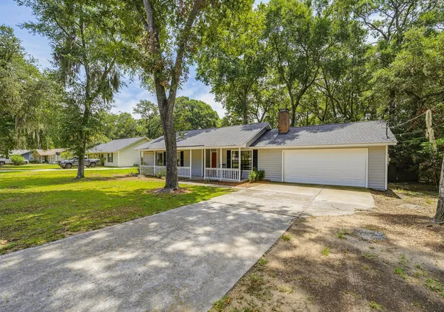 Photo 2 of Sale Pending at 16 Wiggins Rd, Beaufort, SC 29907 | MLS# 26020392 | Listing updated on 2026-08-21
