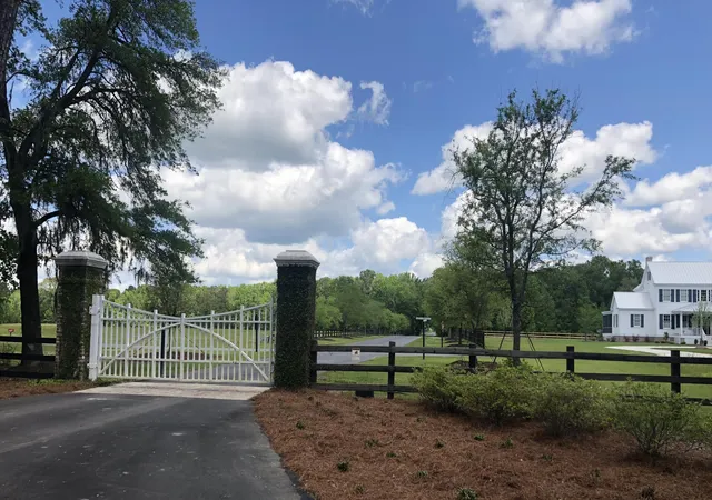 2nd image of 16 Leaning Oak Ln, Ravenel, SC 29470 | MLS# 22010126