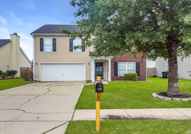 Photo 2 of Sale Pending at 408 Dovetail Cir, Summerville, SC 29483 | MLS# 26017758 | Listing updated on 2026-08-07