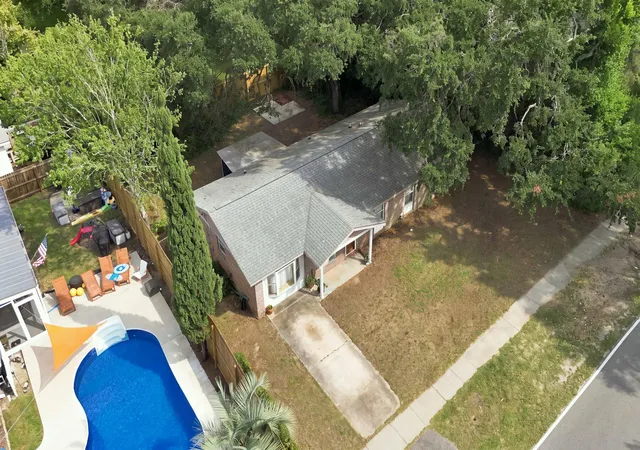 Photo 3 of Single family home for sale at 616 Center St, Mount Pleasant, SC 29464 | MLS# 26017402 | Listing updated on 2026-08-22