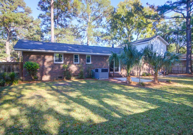 Photo 3 of Single family home for sale at 1319 Joshua Dr, Charleston, SC 29407 | MLS# 25029871 | Listing updated on 2026-09-12