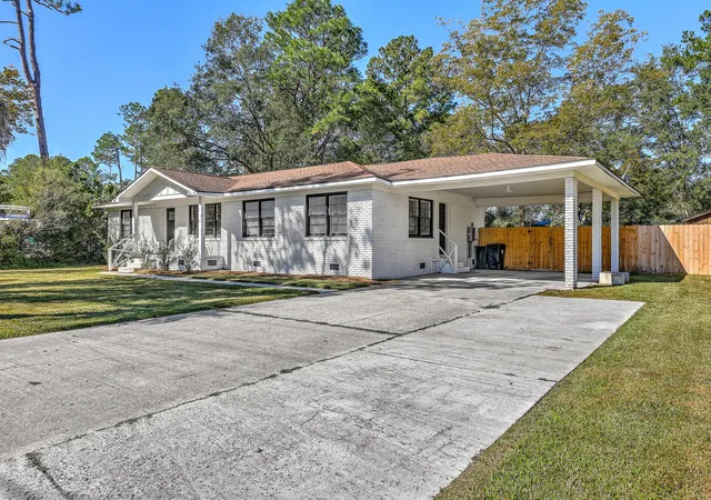 Photo 3 of Single family home for sale at 702 N Palmetto St, Summerville, SC 29483 | MLS# 26003489 | Listing updated on 2026-08-05