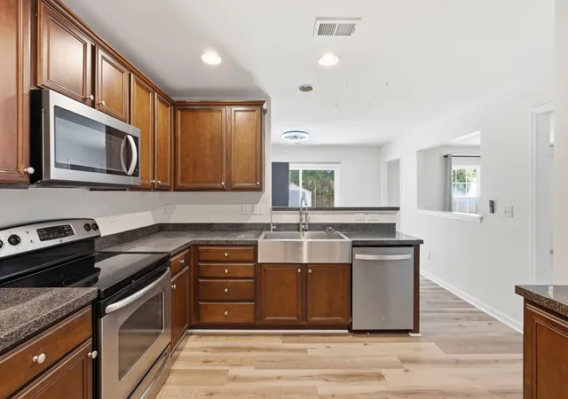 Photo 4 of Single family home for sale at 212 Is Green Rd, Goose Creek, SC 29445 | MLS# 26020151 | Listing updated on 2026-10-05