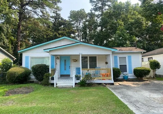 Photo 1 of Single family home for sale at 513 E Richardson Ave, Summerville, SC 29485 | MLS# 26021613 | Listing updated on 2026-09-10