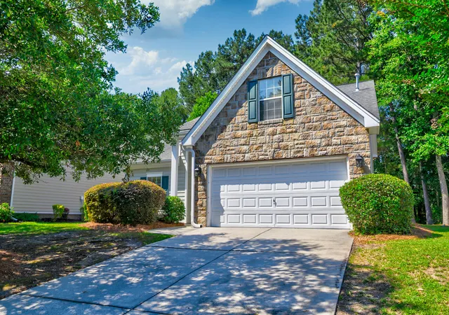 Photo 1 of Single family home for sale at 4921 Franconia Dr, Summerville, SC 29485 | MLS# 26014276 | Listing updated on 2026-10-14