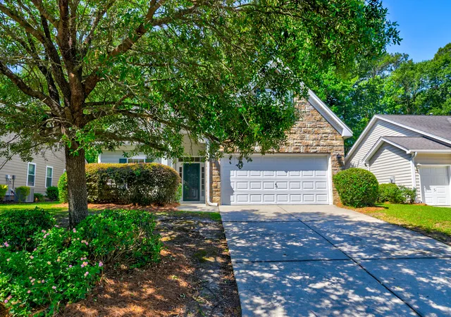Photo 2 of Single family home for sale at 4921 Franconia Dr, Summerville, SC 29485 | MLS# 26014276 | Listing updated on 2026-10-14