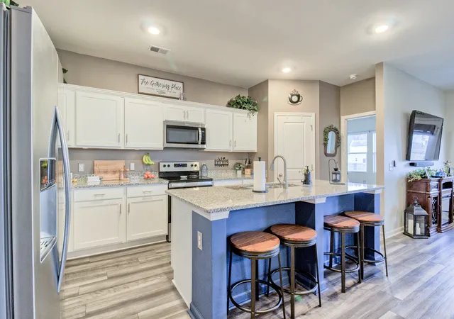 Photo 3 of Sale Pending at 464 Pender Woods Dr, Summerville, SC 29486 | MLS# 26006349 | Listing updated on 2026-03-13