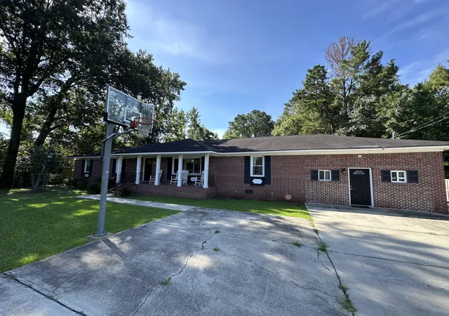 Photo 2 of Single family home for sale at 1745 Central Ave, Summerville, SC 29483 | MLS# 25023001 | Listing updated on 2026-08-11