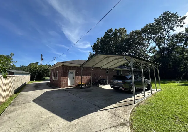 Photo 3 of Single family home for sale at 1745 Central Ave, Summerville, SC 29483 | MLS# 25023001 | Listing updated on 2026-08-11