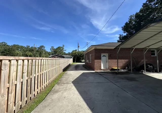 Photo 4 of Single family home for sale at 1745 Central Ave, Summerville, SC 29483 | MLS# 25023001 | Listing updated on 2026-08-11