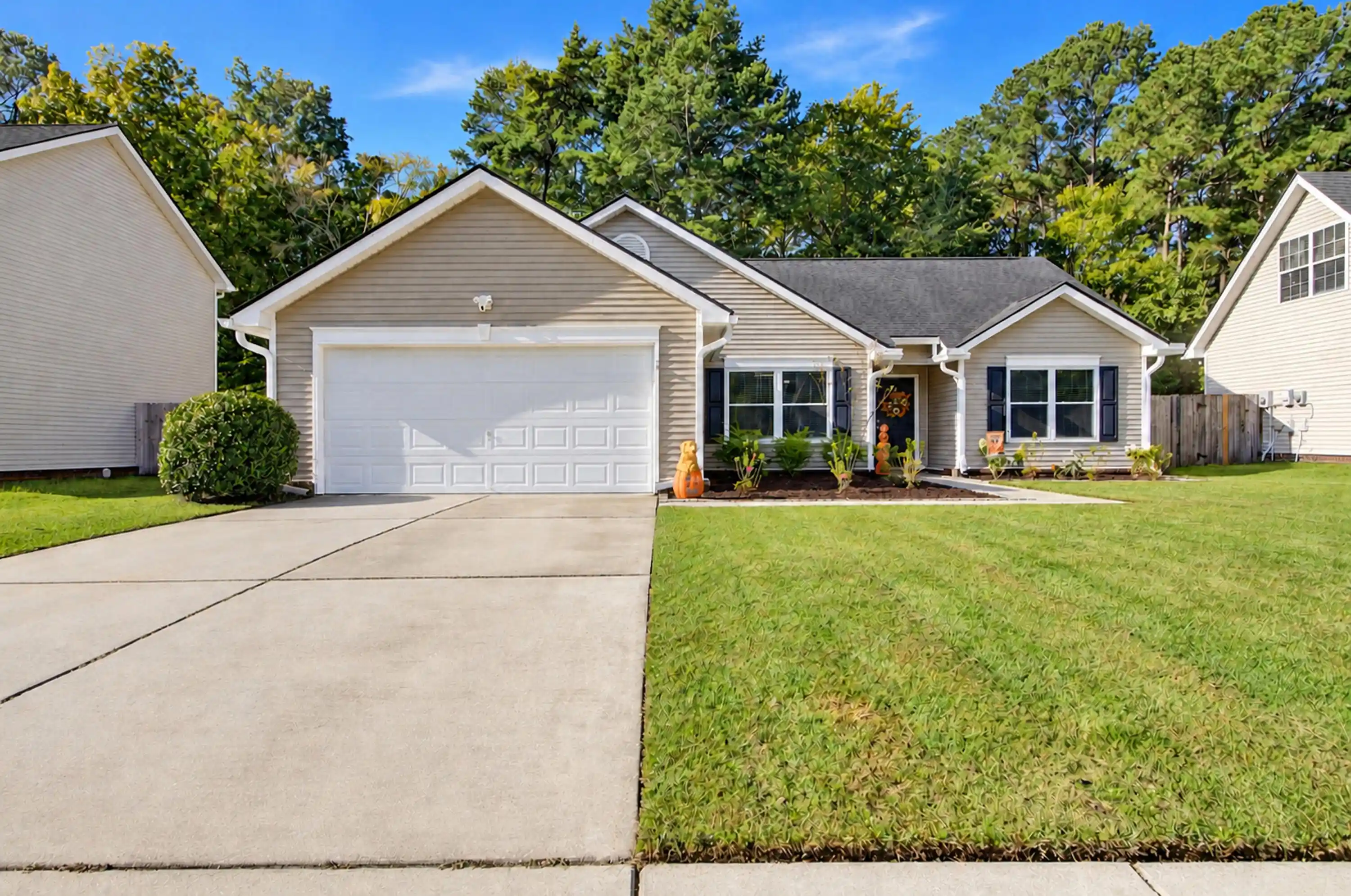 Photo 1 of Single family home for sale at 592 Hainsworth Dr, Charleston, SC 29414 | MLS# 26028442 | Listing updated on 2026-10-21