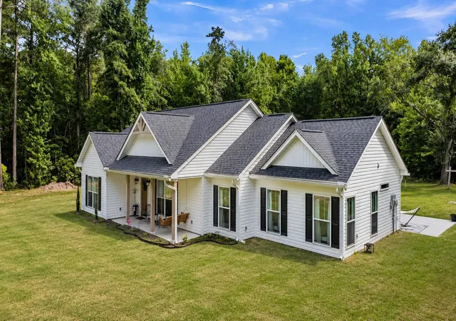 Photo 5 of Single family home for sale at 65 Music Ln, Smoaks, SC 29481 | MLS# 26020948 | Listing updated on 2026-08-30