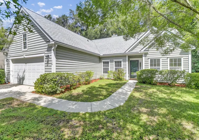 Photo 2 of Single family home for sale at 116 Carolinian Dr, Summerville, SC 29485 | MLS# 26020102 | Listing updated on 2026-10-06
