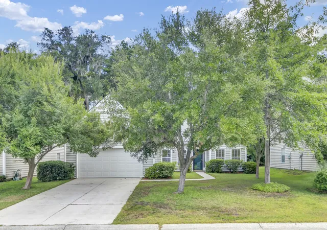 Photo 3 of Single family home for sale at 116 Carolinian Dr, Summerville, SC 29485 | MLS# 26020102 | Listing updated on 2026-10-06