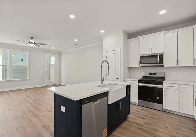 Photo 1 of Townhouse for sale at 220 Lake Greenwood Blvd, Greenwood, SC 29649 | MLS# 26018670 | Listing updated on 2026-08-04