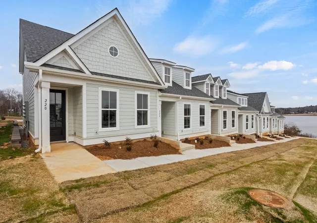 Photo 3 of Townhouse for sale at 220 Lake Greenwood Blvd, Greenwood, SC 29649 | MLS# 26018670 | Listing updated on 2026-08-04