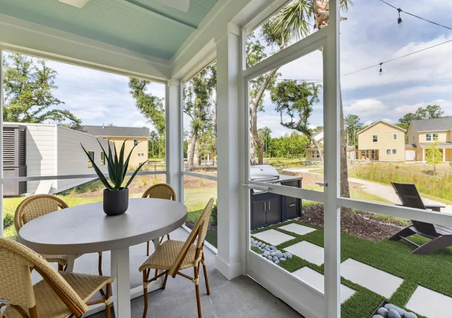 Photo 4 of Sale Pending at 456 Queenview Ln, Charleston, SC 29414 | MLS# 25023913 | Listing updated on 2026-08-04