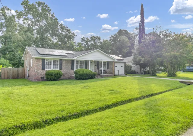 Photo 3 of Single family home for sale at 4220 Oakridge Dr, North Charleston, SC 29418 | MLS# 26024070 | Listing updated on 2026-09-07