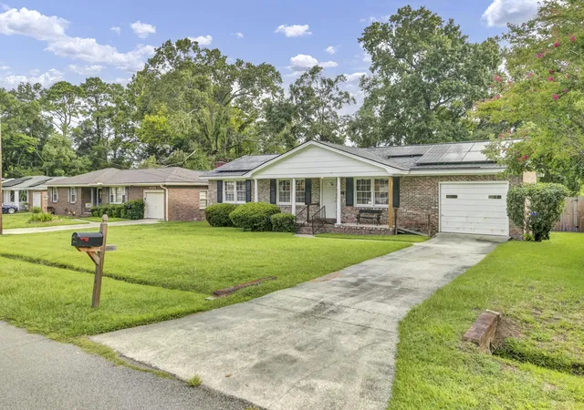 Photo 3 of Single family home for sale at 4220 Oakridge Dr, North Charleston, SC 29418 | MLS# 26024070 | Listing updated on 2026-09-26