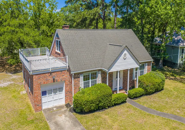 Photo 1 of Single family home for sale at 301 Mcclain St, Charleston, SC 29407 | MLS# 26014628 | Listing updated on 2026-09-14