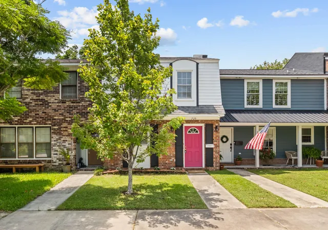 2nd image of 725 Williamson Dr #B, Mount Pleasant, SC 29464 | MLS# 26021551