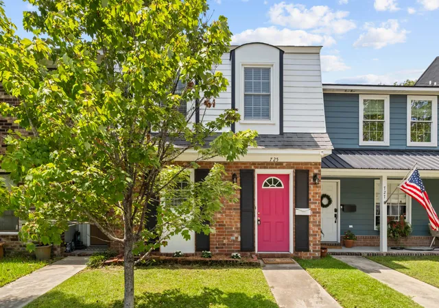 3rd image of 725 Williamson Dr #B, Mount Pleasant, SC 29464 | MLS# 26021551
