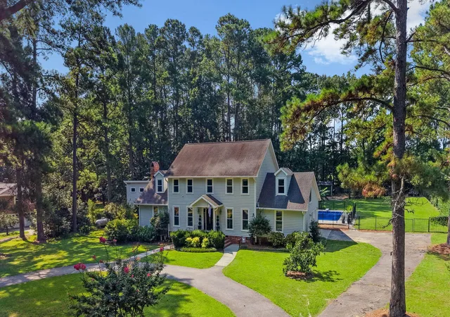 Photo 1 of Single family home for sale at 407 Huntington Rd, Summerville, SC 29483 | MLS# 26022263 | Listing updated on 2026-08-22