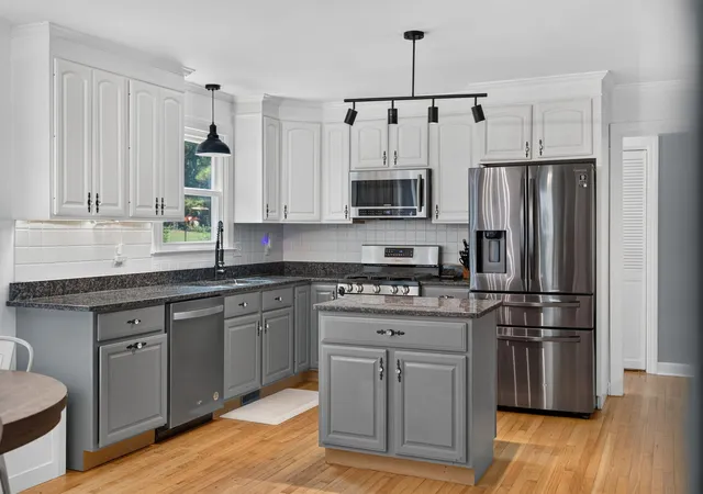 Photo 2 of Single family home for sale at 407 Huntington Rd, Summerville, SC 29483 | MLS# 26022263 | Listing updated on 2026-08-22