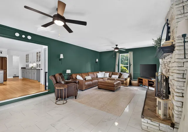 Photo 3 of Single family home for sale at 407 Huntington Rd, Summerville, SC 29483 | MLS# 26022263 | Listing updated on 2026-08-22