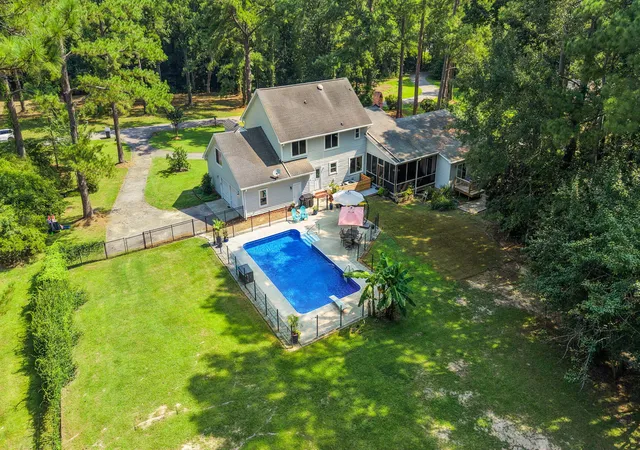 Photo 4 of Single family home for sale at 407 Huntington Rd, Summerville, SC 29483 | MLS# 26022263 | Listing updated on 2026-08-22