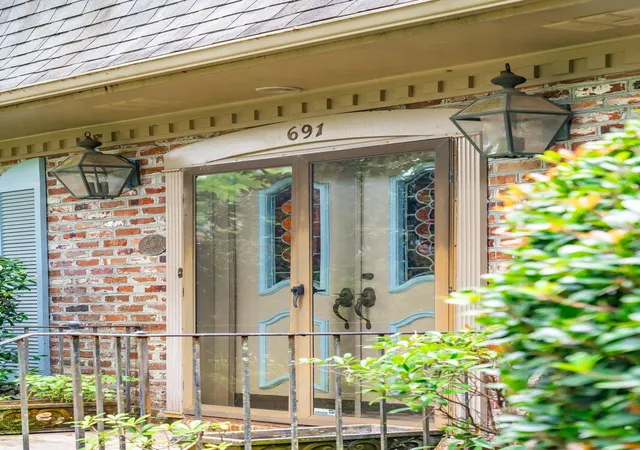 Photo 3 of Sale Pending at 691 Dobester Ave, Charleston, SC 29412 | MLS# 26023051 | Listing updated on 2026-09-15