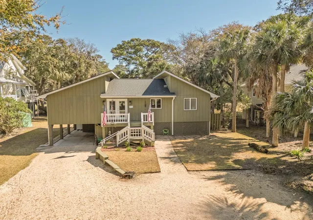 Photo 1 of Single family home for sale at 3323 Myrtle St, Edisto Island, SC 29438 | MLS# 25006609 | Listing updated on 2025-12-01