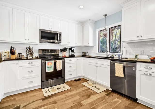 Photo 3 of Single family home for sale at 3323 Myrtle St, Edisto Island, SC 29438 | MLS# 25006609 | Listing updated on 2025-12-01