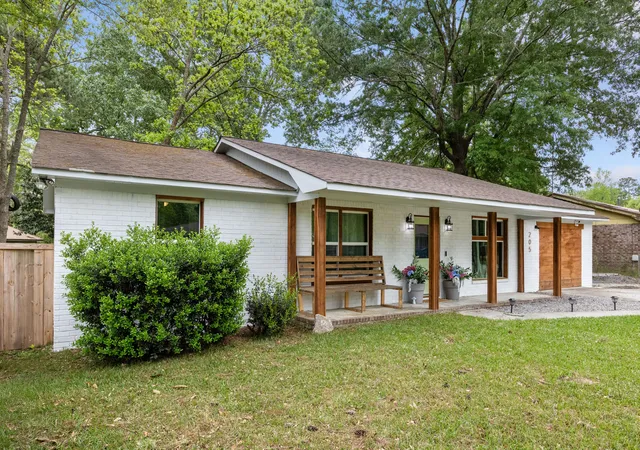 Homes for sale in Summerville, SC | 205 Bristow Dr, Summerville, SC 29483 | MLS# 26015836