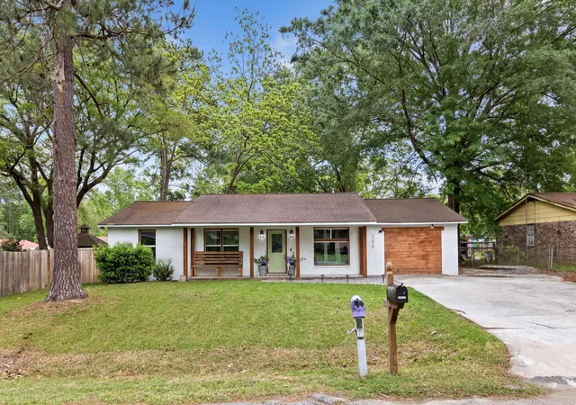 Homes for sale in Summerville, SC | 205 Bristow Dr, Summerville, SC 29483 | MLS# 26015836