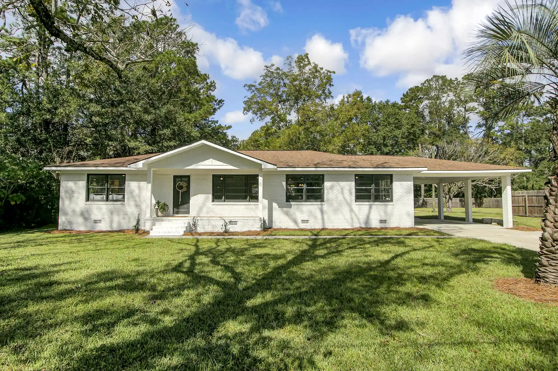 Single Family Residence at 702 N Palmetto St, Summerville, SC 29483 | MLS# 22026272 | | Sold on 2022-12-28