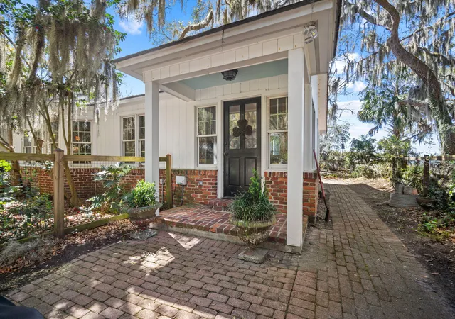 3rd image of 115 S Hermitage Rd, Beaufort, SC 29902 | MLS# 26008235