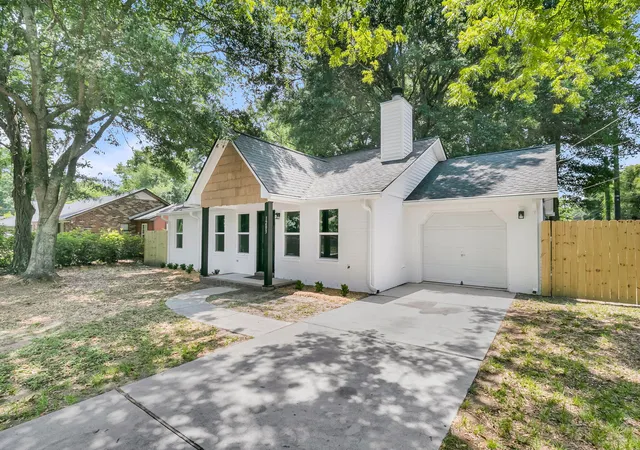 Photo 3 of Single family home for sale at 1203 Sea Aire Dr, Charleston, SC 29412 | MLS# 26017157 | Listing updated on 2026-09-15