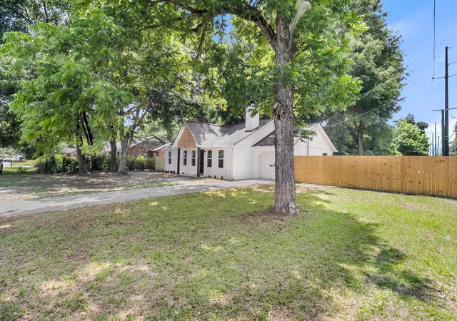 Photo 3 of Single family home for sale at 1203 Sea Aire Dr, Charleston, SC 29412 | MLS# 26017157 | Listing updated on 2026-09-15