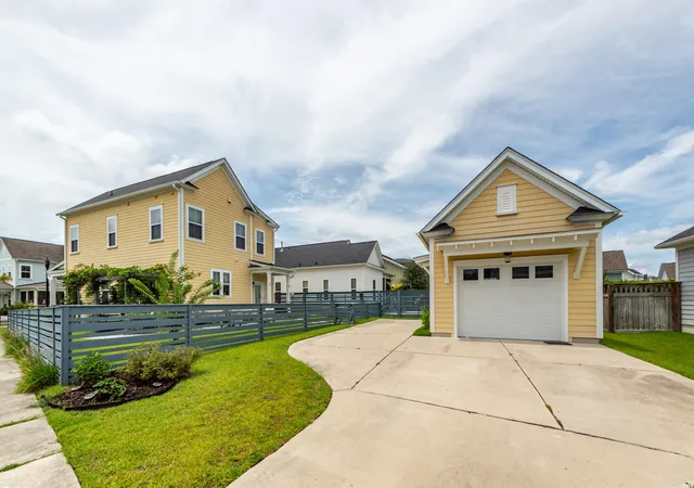Photo 2 of Single family home for sale at 125 Sugarberry Way, Summerville, SC 29485 | MLS# 26020424 | Listing updated on 2026-09-15